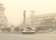 受大风沙尘天气影响，甘肃敦煌多个景区关闭|界面新闻 · 快讯